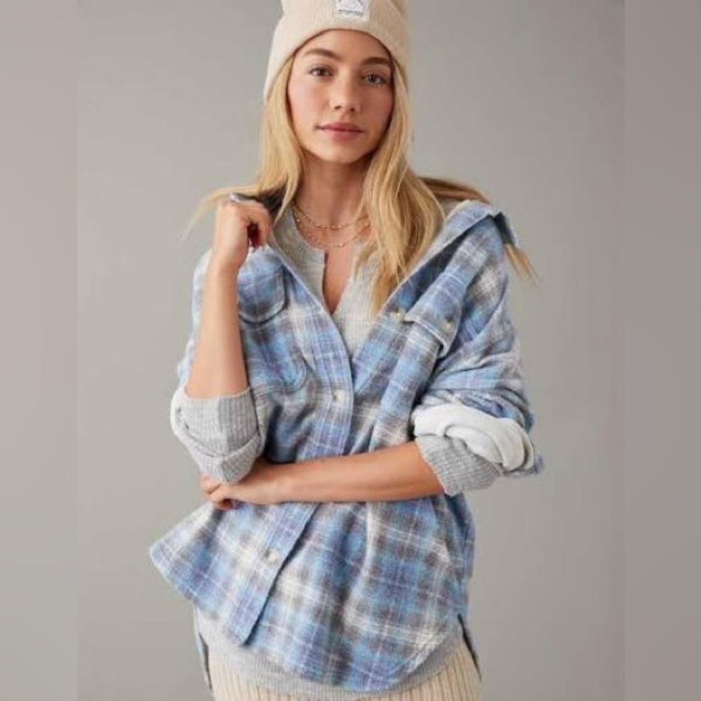 AE Oversized Plaid Fleece & Love Shacket Women’s Medium Blue Gray Fall Layering